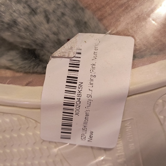 Pink faux fur slippers - Picture 4 of 4